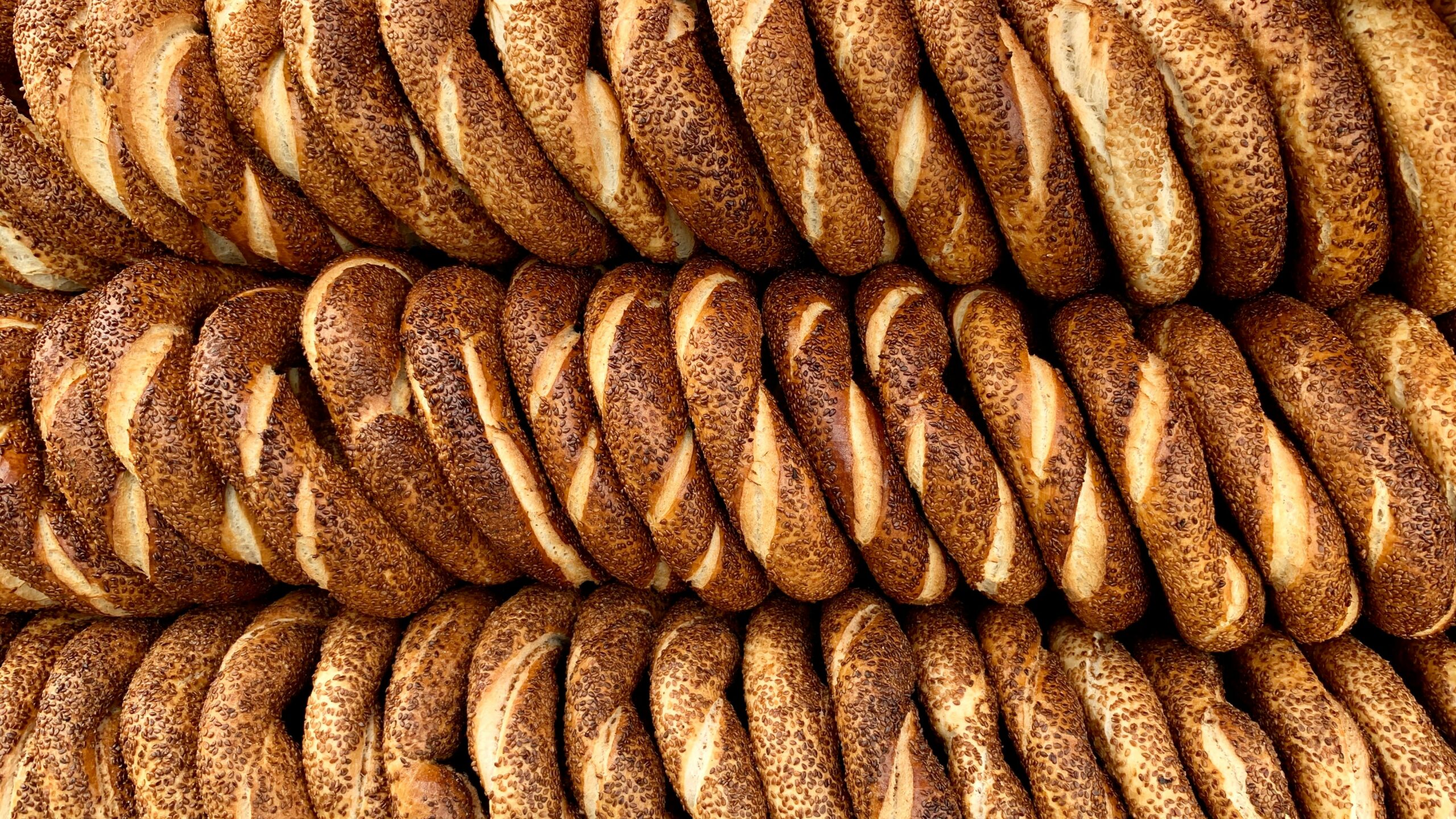 Simit by <a href="https://unsplash.com/@fsamol?utm_content=creditCopyText